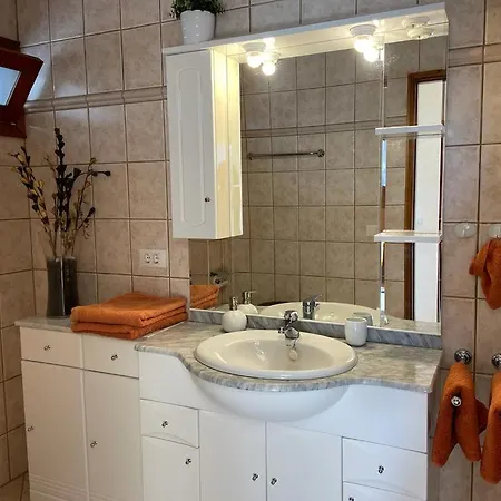 The White Dragos With Ocean View - Ac -inttv - Pool Apartment