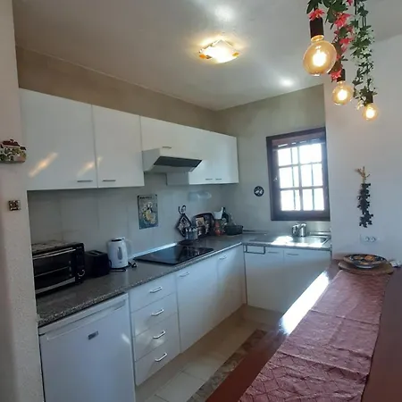 The White Dragos With Ocean View - Ac -inttv - Pool Apartment