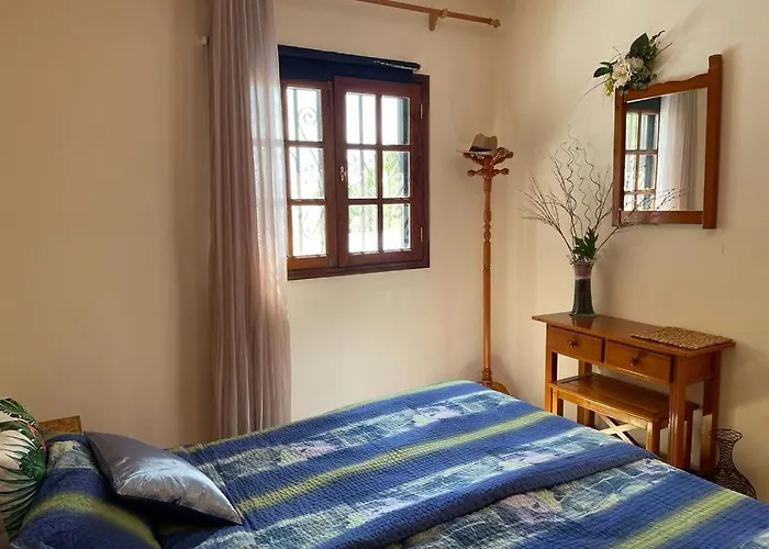 The White Dragos With Ocean View Apartment Tias