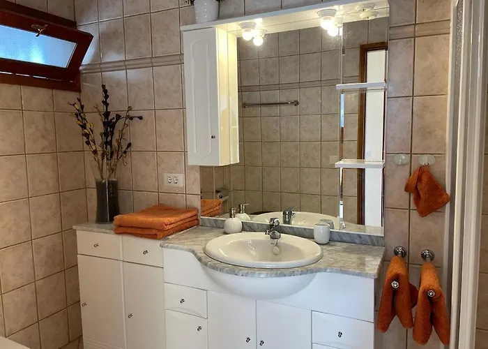 The White Dragos With Ocean View דירה